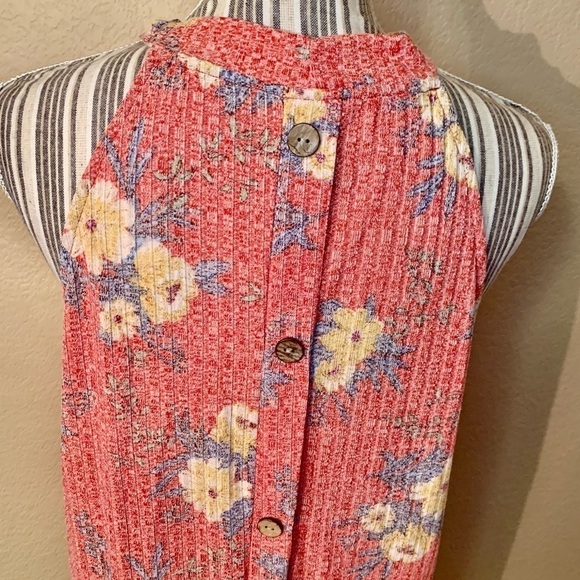 NEW W5 Tunic Top Large Sleeveless Faded Red Floral Gold Blue Greens Buttons - Picture 9 of 16